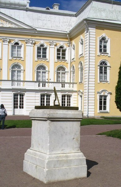 Большой Петергофский дворец со стороны Верхнего сада