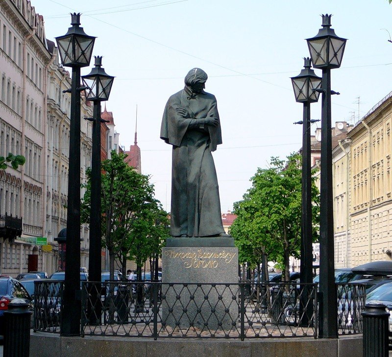 Памятник Гоголю