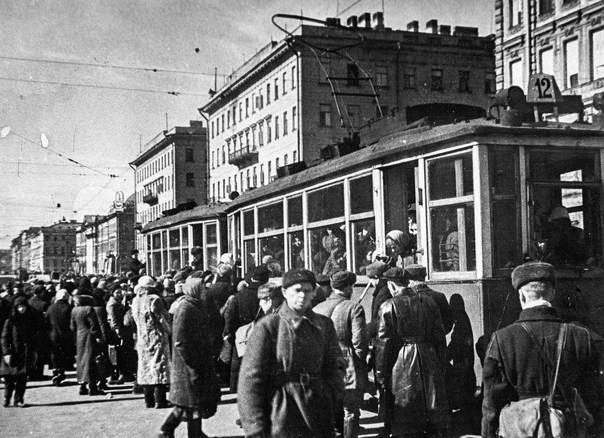 Экскурсия на ретротрамвае к годовщине запуска трамвайного движения в блокадном Ленинграде 