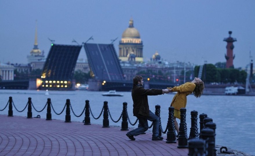 С 10 апреля в Петербурге начнут разводить мосты