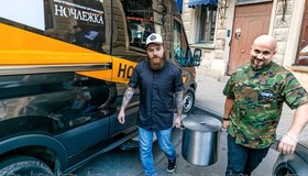 Самые известные шеф-повара Петербурга бесплатно кормят бездомных по ночам