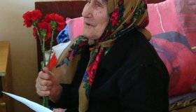 Для одиноких бабушек и дедушек собирают подарки к 9 Мая
