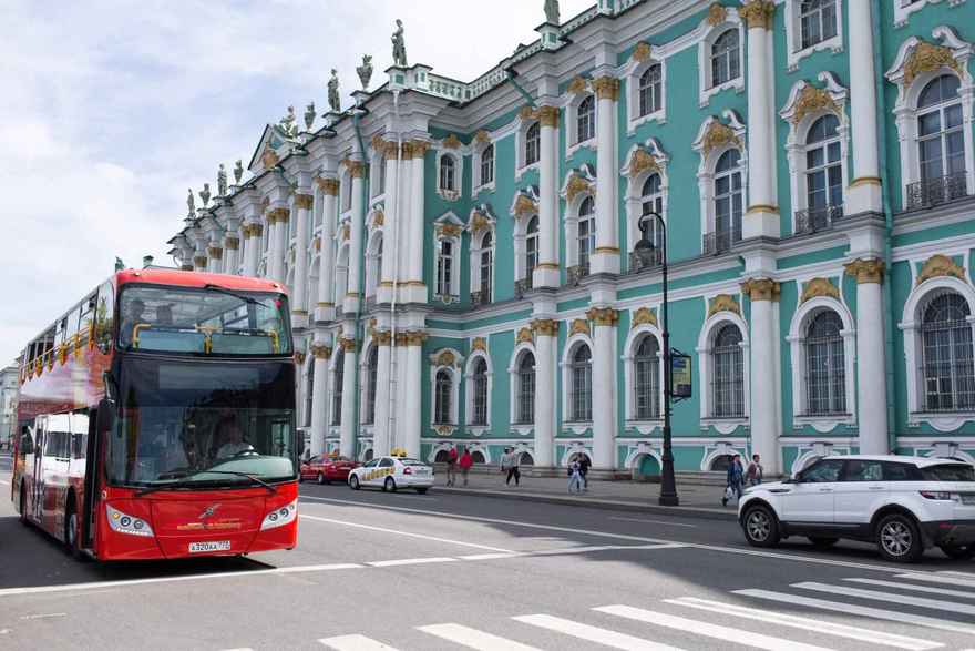 Бесплатные автобусные экскурсии по Петербургу и окрестностям в апреле