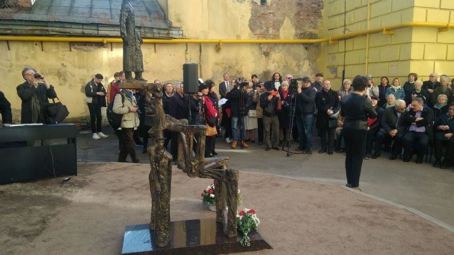 Первый в городе памятник Николаю Гумилёву установили в Петербурге