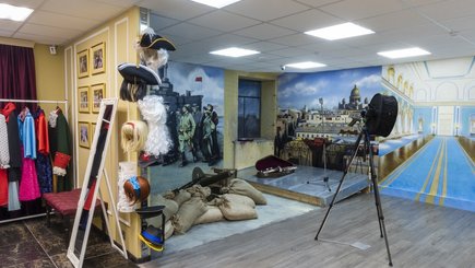 В RetroFotoStudio с декорациями и костюмами прошлых веков запустили подарочные сертификаты — фото 8