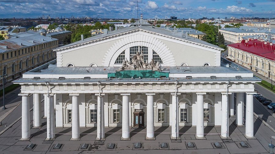 Здание Биржи и Парфенон