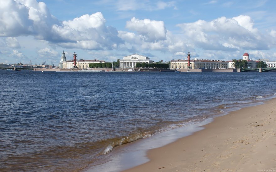 К лету петербургские пляжи оснастят шезлонгами, скамейками и бесплатным Wi-Fi