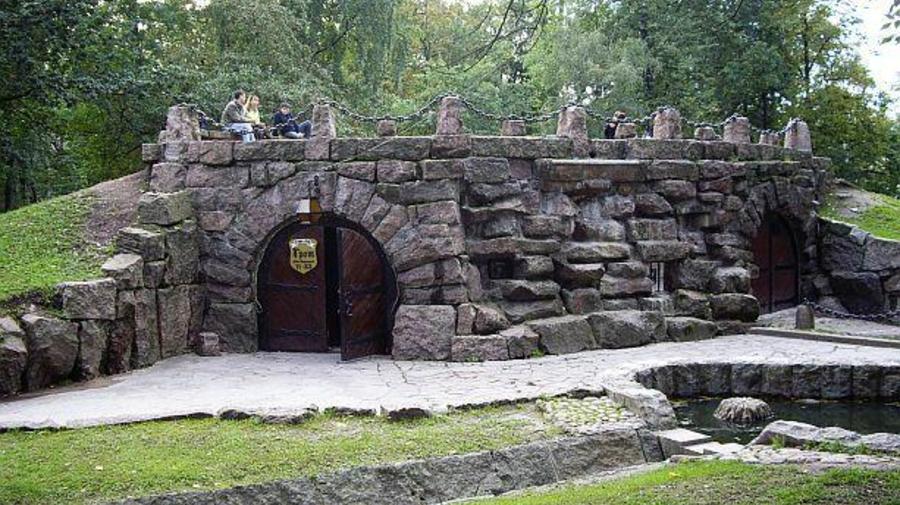 Грот в Александровском парке