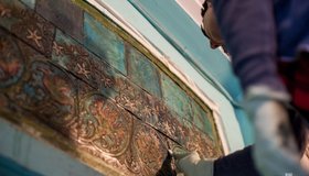 Петербургские краеведы получили грант в 150 тысяч рублей на уборку парадных 