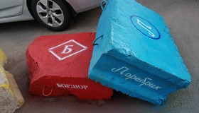 На новом петербургском памятнике поребрик доминирует над бордюром 