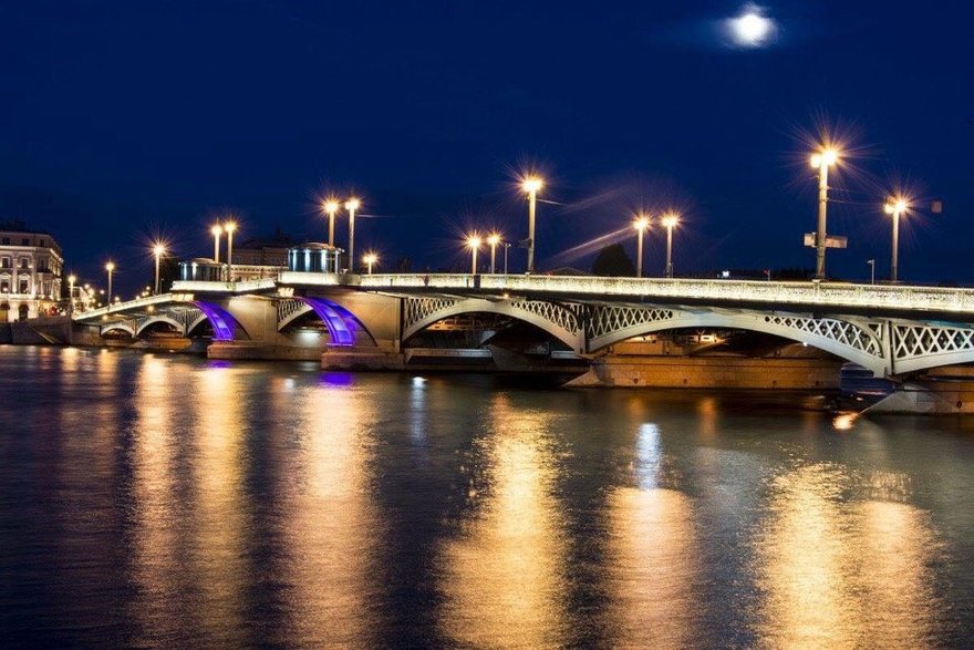На Благовещенском мосту зажгут обновлённую художественную подсветку