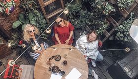 Кафе и рестораны в уютных петербургских двориках