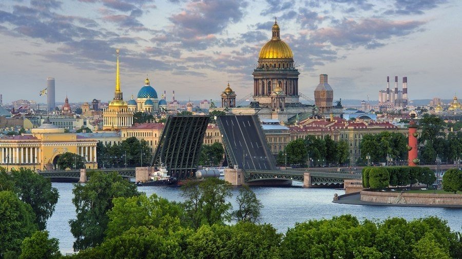 Из-за празднования Дня города Дворцовый мост разведут целых три раза 