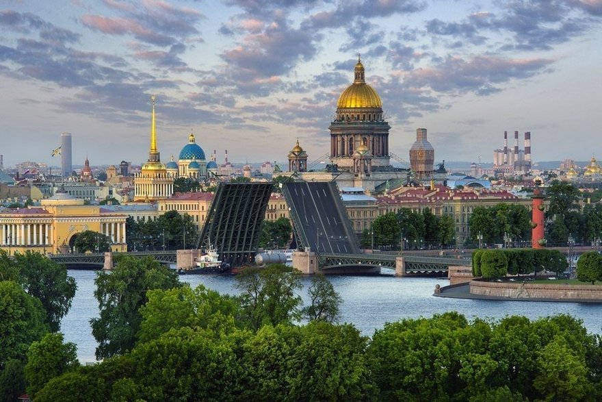 Из-за празднования Дня города Дворцовый мост разведут целых три раза