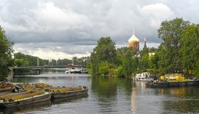 В обычном петербургском автобусе кондуктор бесплатно проводит экскурсии 
