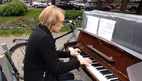 На Петроградской стороне установили второе уличное пианино 