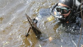 Жители Васильевского острова очистили берега Галерной гавани 