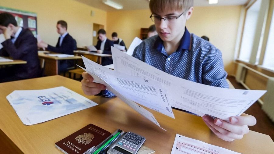 Петербургские школьники поставили несколько рекордов при сдаче ЕГЭ по математике и литературе