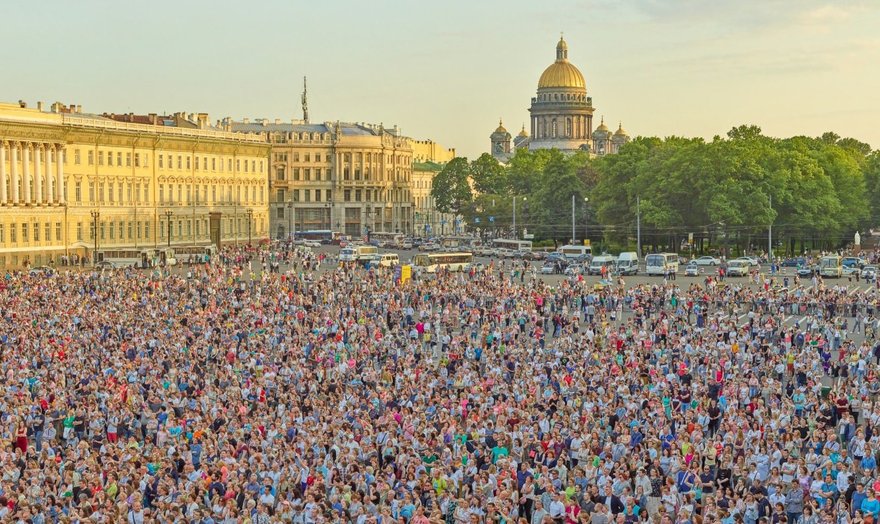 «В Питере — петь»: появилась гигапиксельная панорама концерта Андреа Бочелли на Дворцовой площади