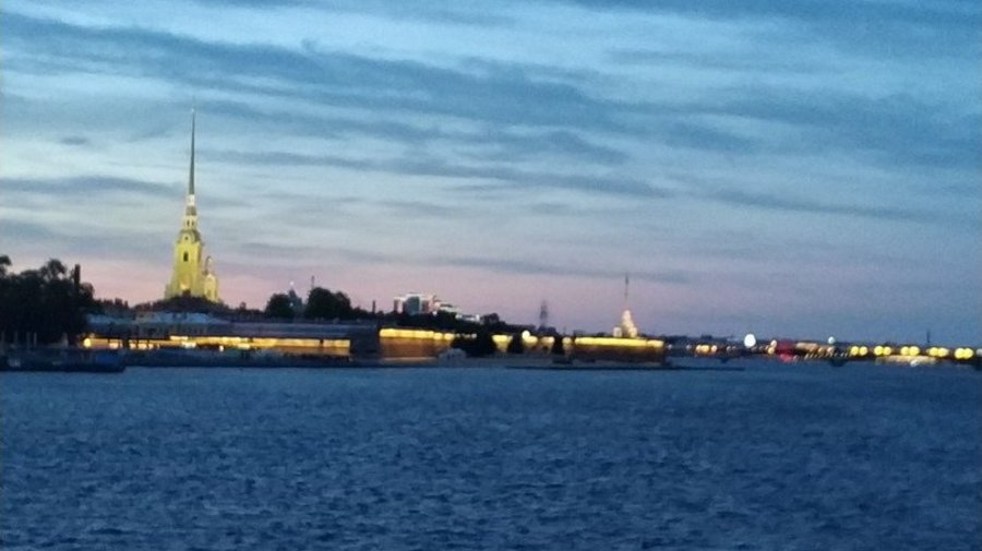 Петербуржцы так и не дождались салюта. Его отменили