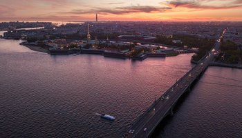Прогулки на теплоходе по рекам и каналам Петербурга со скидкой 55%