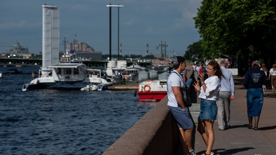В Петербурге пришвартовался необычный корабль-катамаран Energy Observer из Хельсинки 