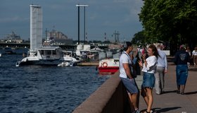 В Петербурге пришвартовался необычный корабль-катамаран Energy Observer из Хельсинки 