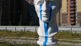 На Парнасе установили бюст Цезаря, плачущего над инфраструктурой района