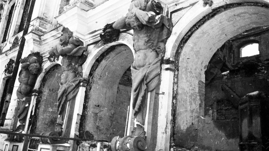 9. Во время Великой Отечественной войны в Александровском дворце располагался штаб гестапо