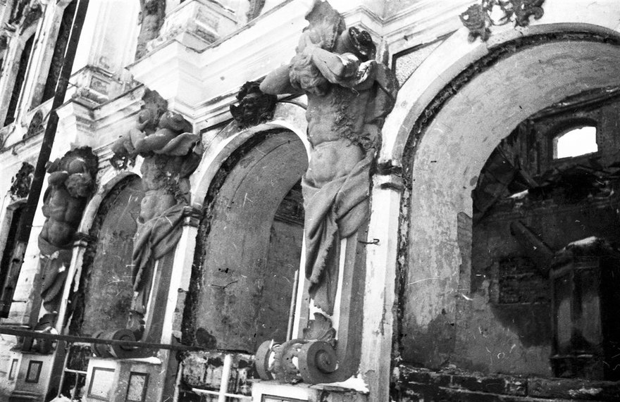 9. Во время Великой Отечественной войны в Александровском дворце располагался штаб гестапо