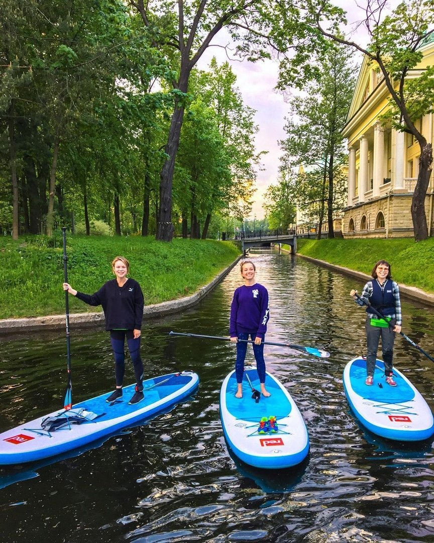 В водах, окружающих Каменный и Елагин острова