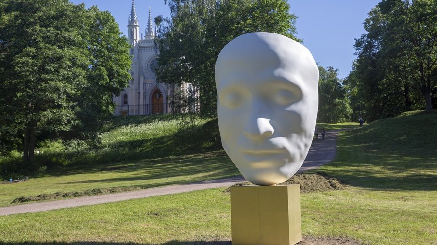 Первая современная скульптура появилась в историческом парке «Александрия»