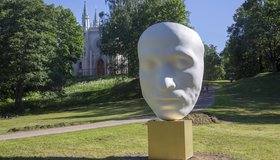 Первая современная скульптура появилась в историческом парке «Александрия»