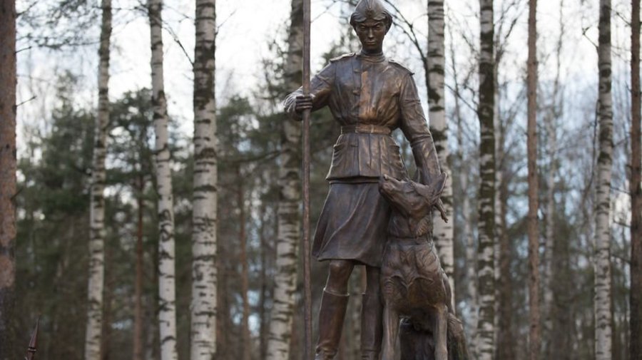 Памятник собакам Ленинградского фронта и военным дрессировщикам