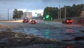 Петербург затопило после вечерней мощной грозы 