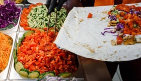 Лайфхак: Как съесть шаверму в незнакомом месте и не умереть от отравления