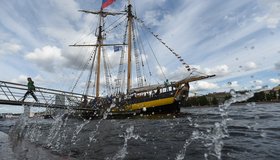 Фоторепортаж: необычный парусник «Леди Л» принимает петербуржцев на борту
