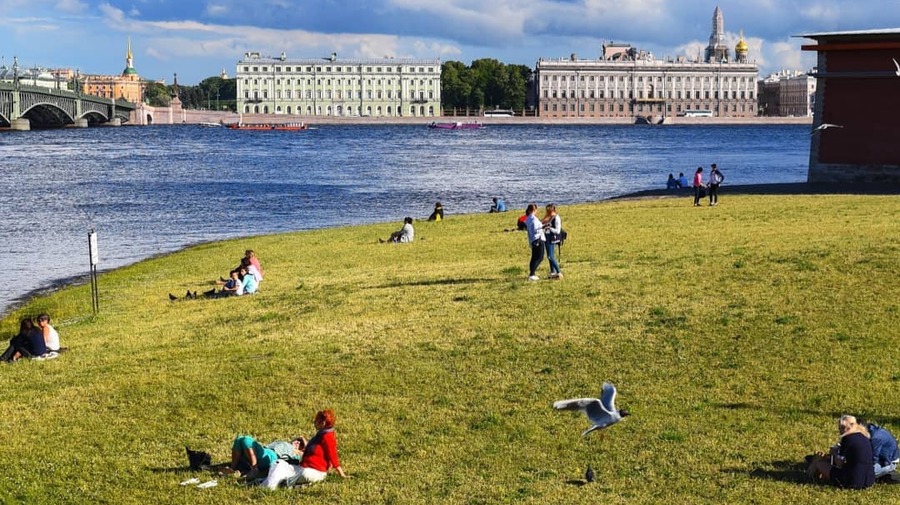 В ближайшие два дня в Петербурге будет держаться тёплая погода