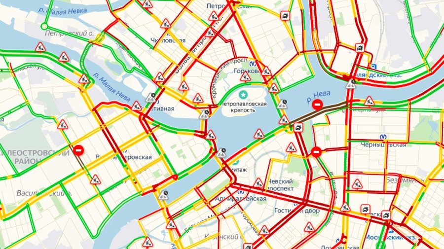Сегодня вечером движение в Петербурге практически остановилось