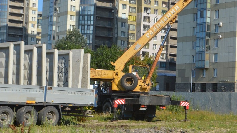 Петербургские активисты ликуют: прямо сейчас в парке на Смоленке демонтируют строительные заборы