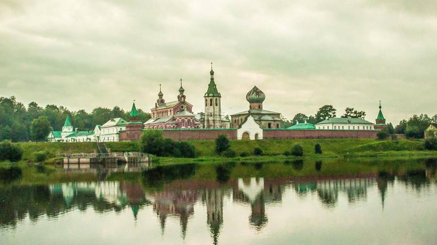 Посетить Староладожский Никольский монастырь