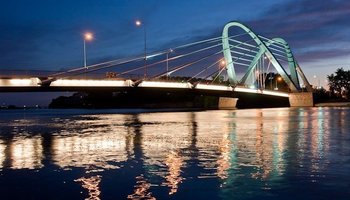 Самые необычные мосты Петербурга