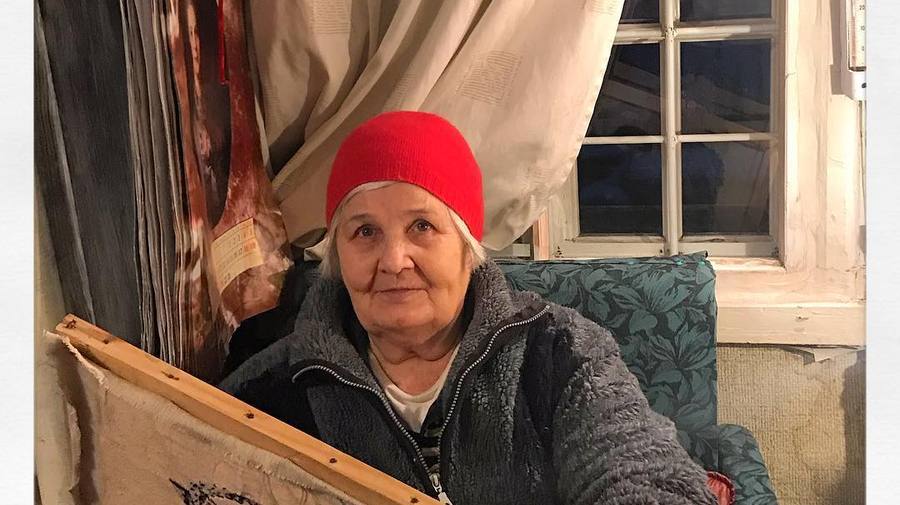 Футболки с рисунками 81-летней бабушки из Ленобласти раскупили за сутки