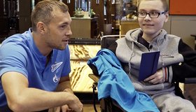 «Дзюба такой же, как и на фотках. Только похудел немного»: «Зенит» исполнил мечту тяжелобольного фаната