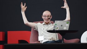 Петербургский программист с ДЦП Иван Бакаидов запустил благотворительную акцию «Километры в рубли добра»