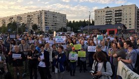 «Муринский парк наш». В Петербурге состоялся митинг против застройки зелёной зоны