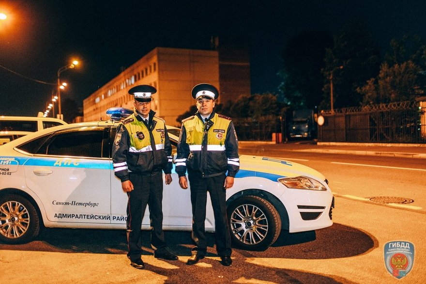 Петербургские инспекторы ДПС помогли рожающей женщине вовремя добраться до больницы