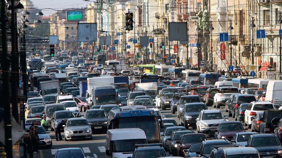 Петербург вошёл в топ-10 городов России с самым доступным бензином