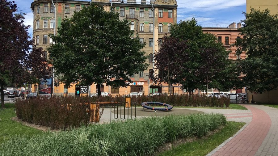 В центре Петербурга открылся сквер, благоустроенный по проекту местной жительницы