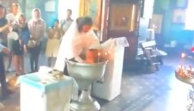 Гатчинская епархия назвала исчерпанным конфликт из-за жёсткого крещения ребёнка